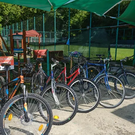 Къща за гости там край реката Slivek