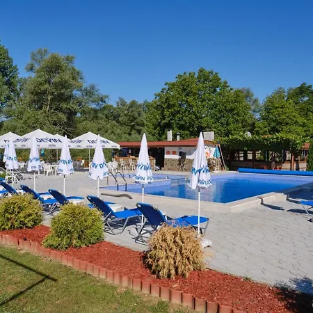 там край реката Къща за гости