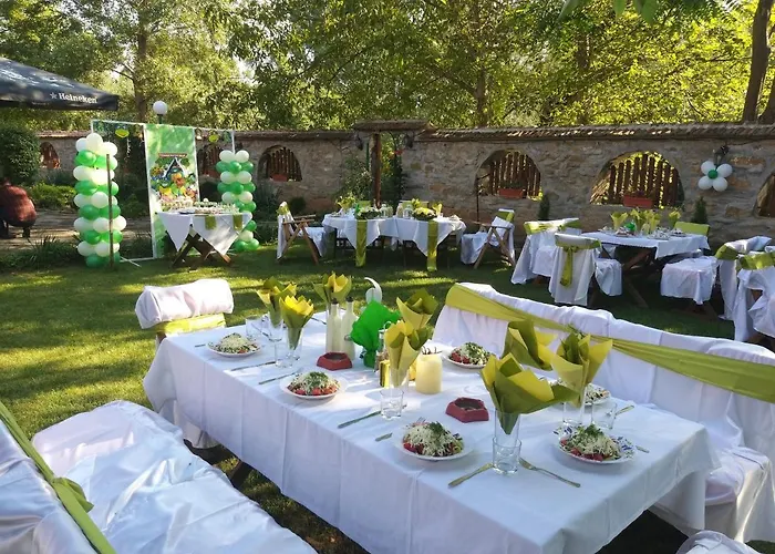 там край реката *